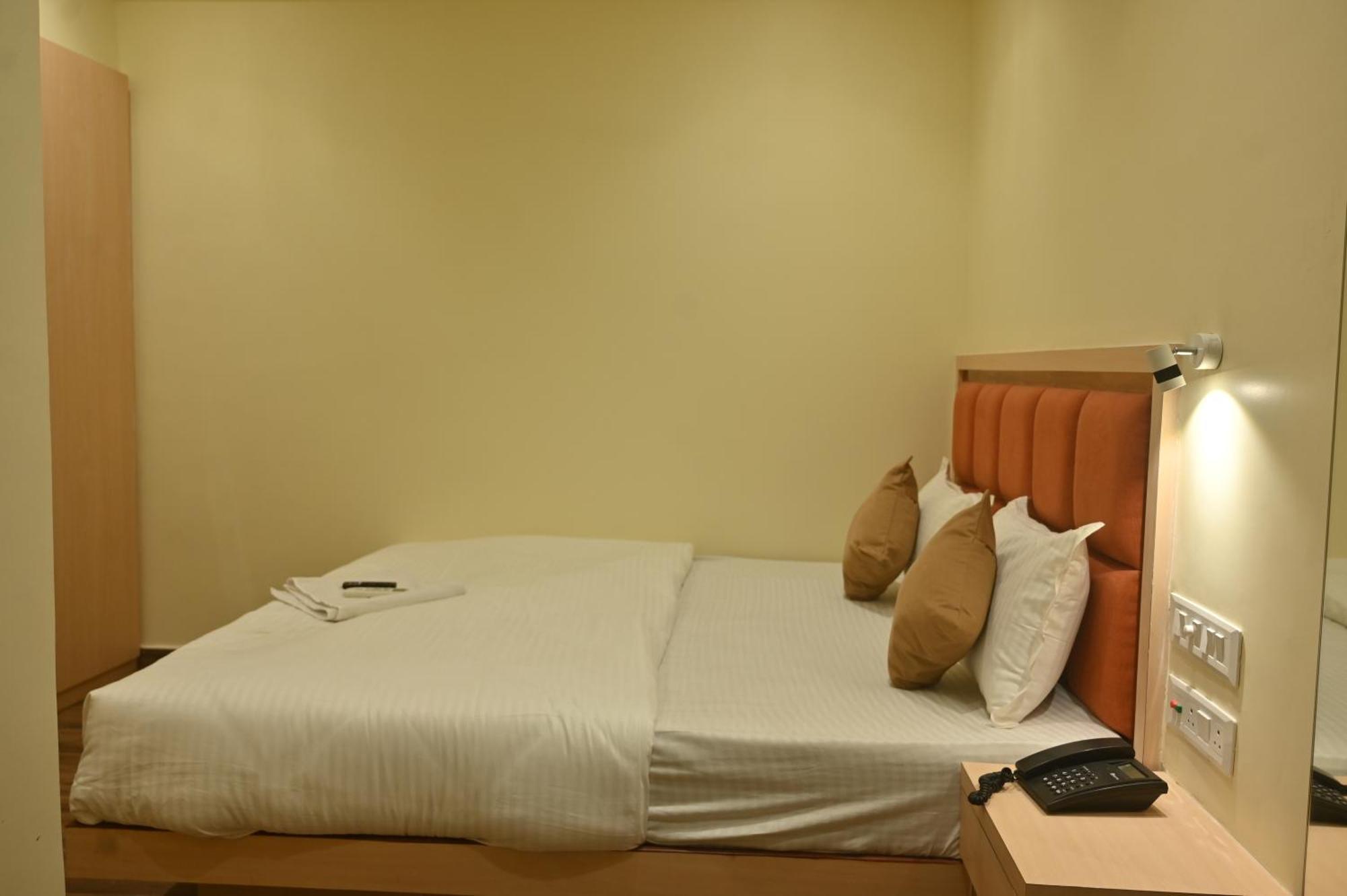 Golden Square - Kolkata Airport Hotel Kültér fotó