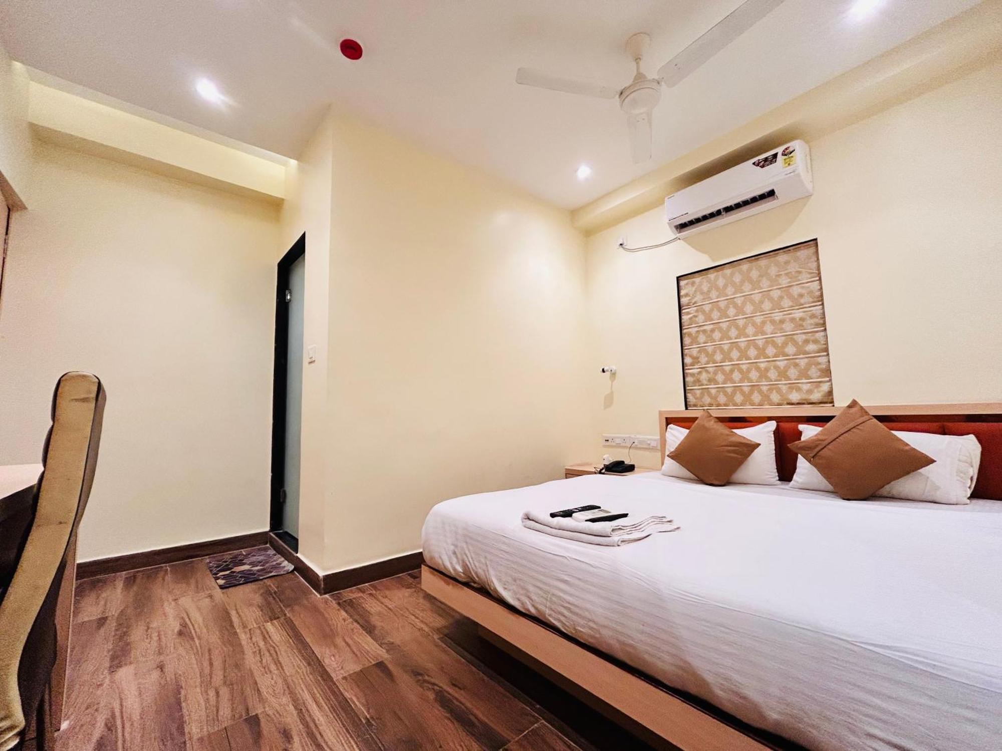 Golden Square - Kolkata Airport Hotel Kültér fotó