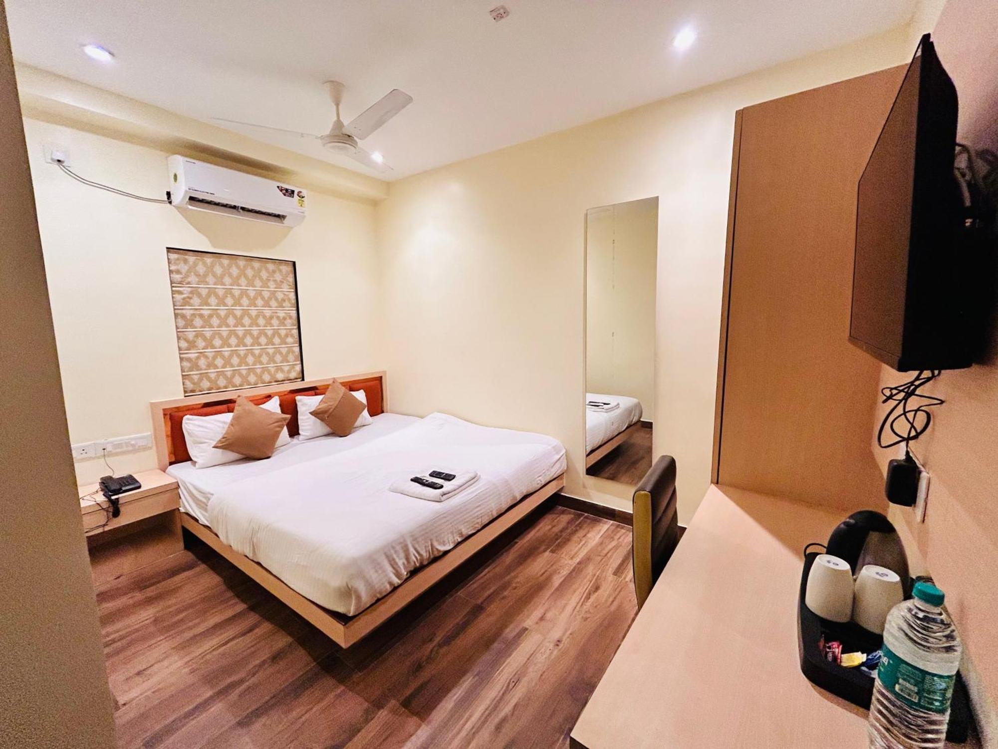 Golden Square - Kolkata Airport Hotel Kültér fotó